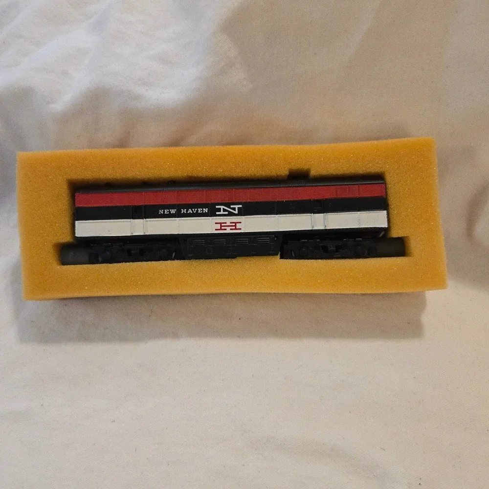VTG AHM New Haven FM Dummy Unit 1970s Black White Red HO Scale Train Yugoslavia